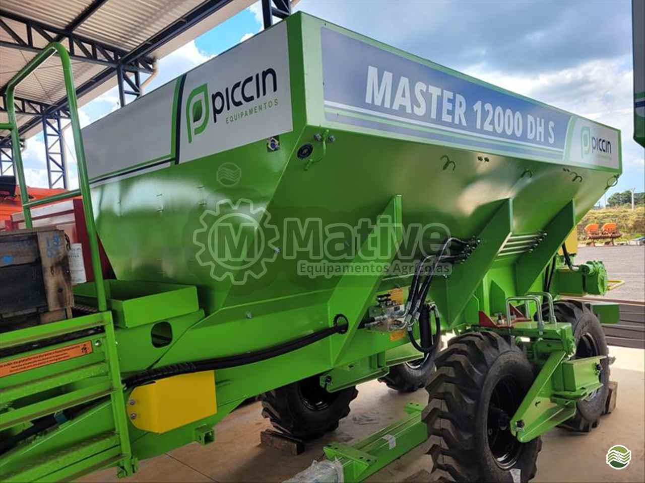 IMPLEMENTOS AGRICOLAS DISTRIBUIDOR CALCÁRIO 12000 Kg Mative Equipamentos Agrícolas  MARTINOPOLIS SÃO PAULO SP